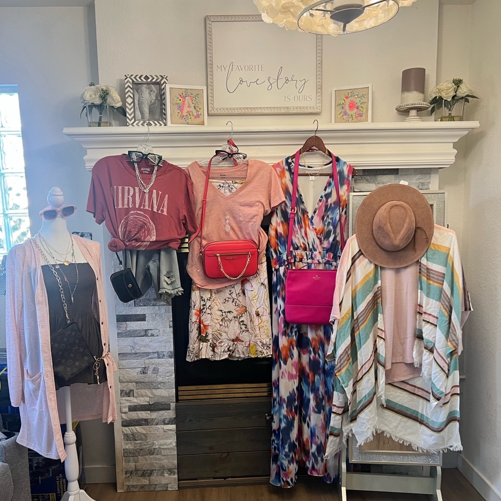 Going live! Share Show!!!Pop up! Lux and Live! Louis, Gucci, Chanel, and more.